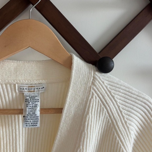 chic Ivory Ribbed Button-Front Cardigan - Picture 2 of 3